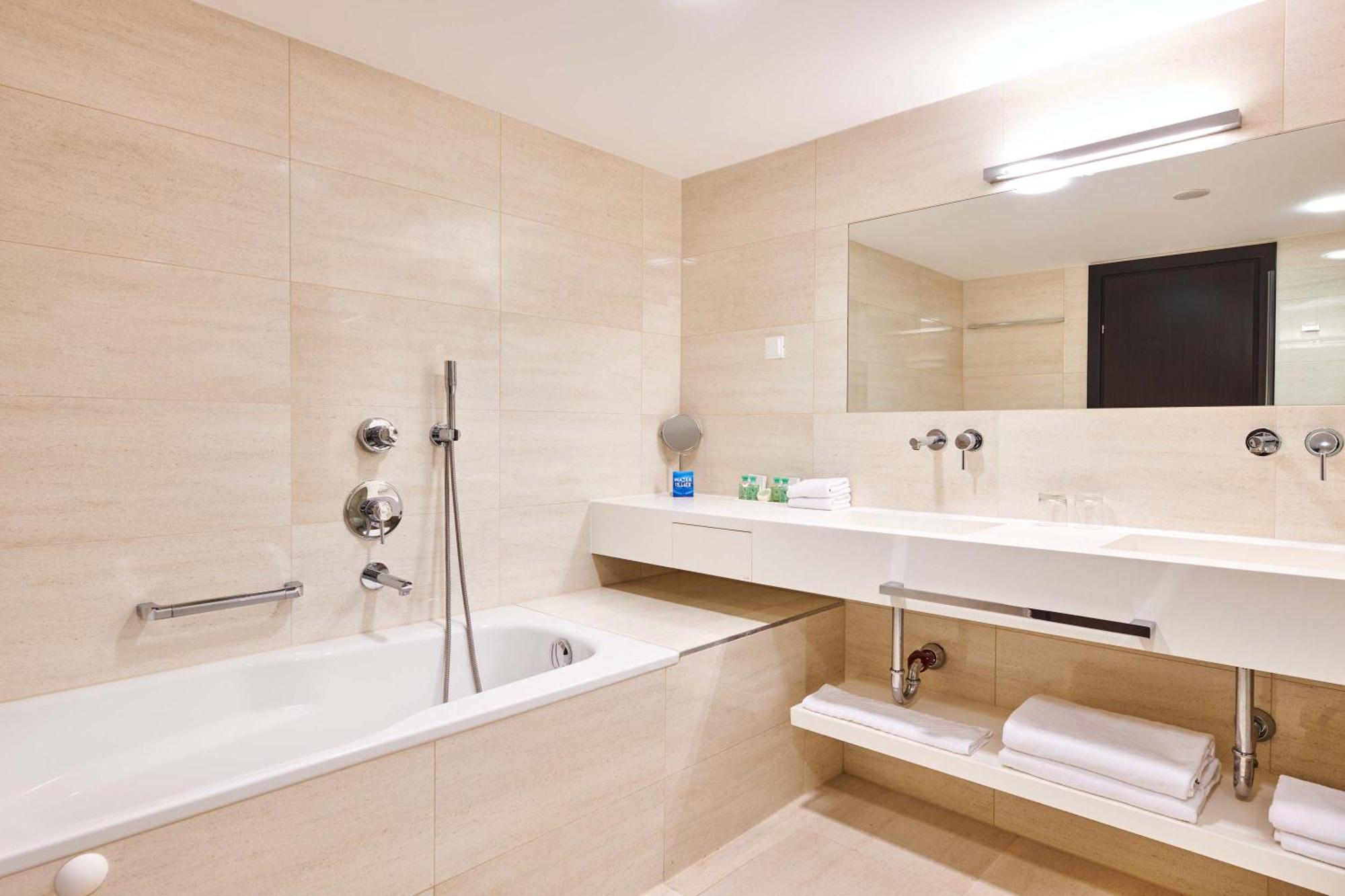 Suite with Balcony and Sea View,1686428083:JPEG